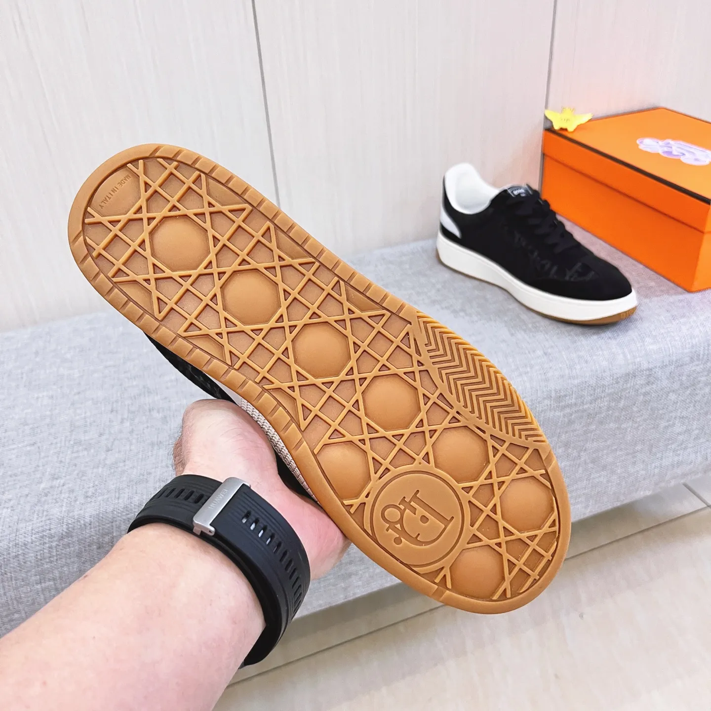 🚘🚘Factory batch 400💰[Dior]🔥Men's high-end brand of shoes official website 1:1 latest masterpiece: the upper is made of first-layer cowhide imported from Italy with a comfortable and breathable lining➕original non-slip and wear-resistant outsole🔥, making walking more convenient and comfortable! An exclusive new model, a stunning work, a beautiful 1:1 replica [color] compared to the official quality! Create a fashionable personality to set off your uniqueness! A must-have for trendy men! Classic🔥Size: 38-44 Color: 🔥Multiple colors available🔥.